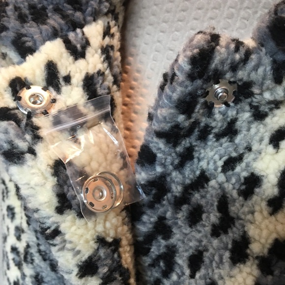 Chadwicks- Ombré grey faux leopard fur coat - Picture 8 of 8